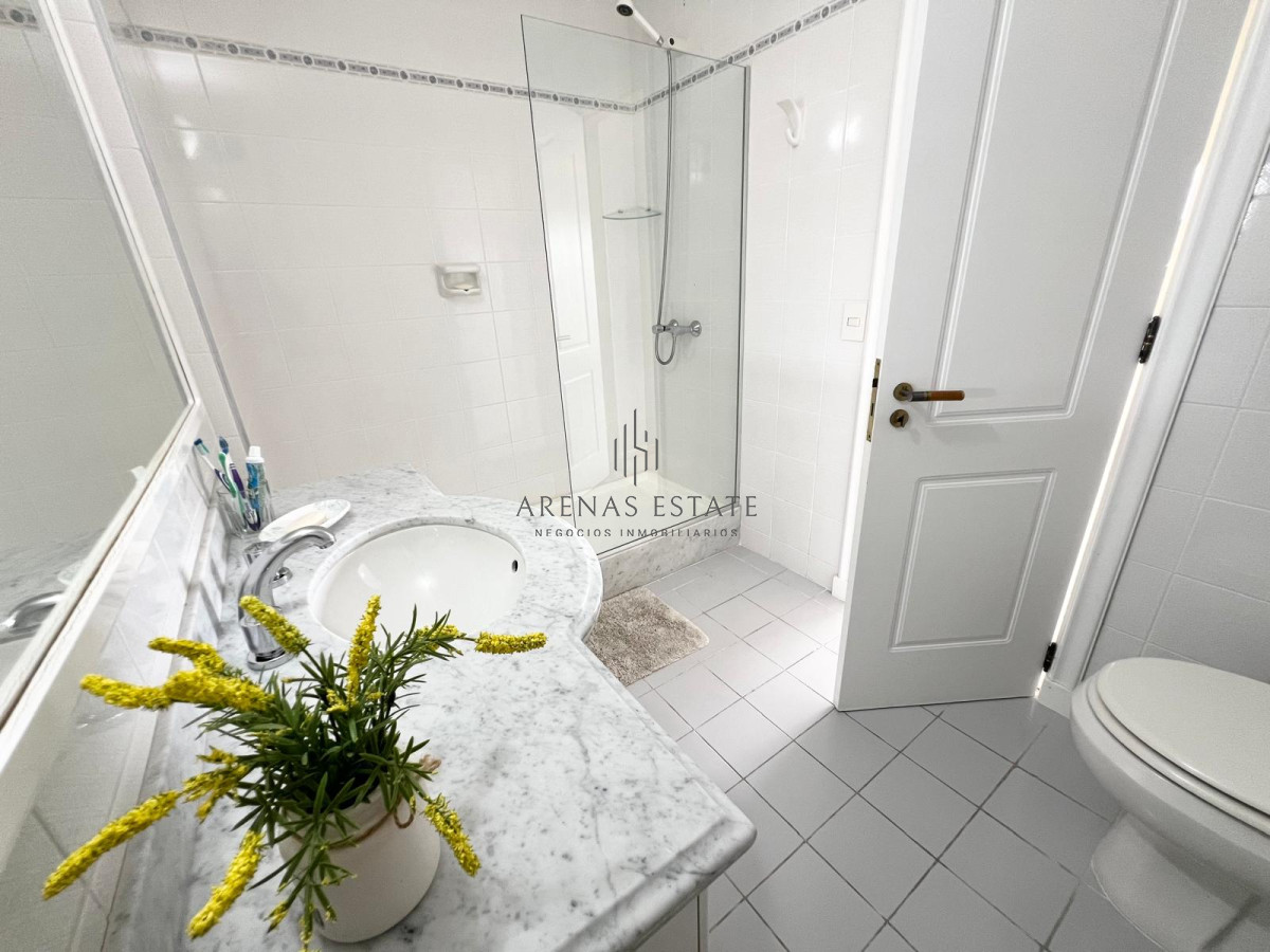 Apartamento ID.3327 - Apto en venta de 2 dormitorios, 2 baños, 1 en suite Mansa Pda. 8