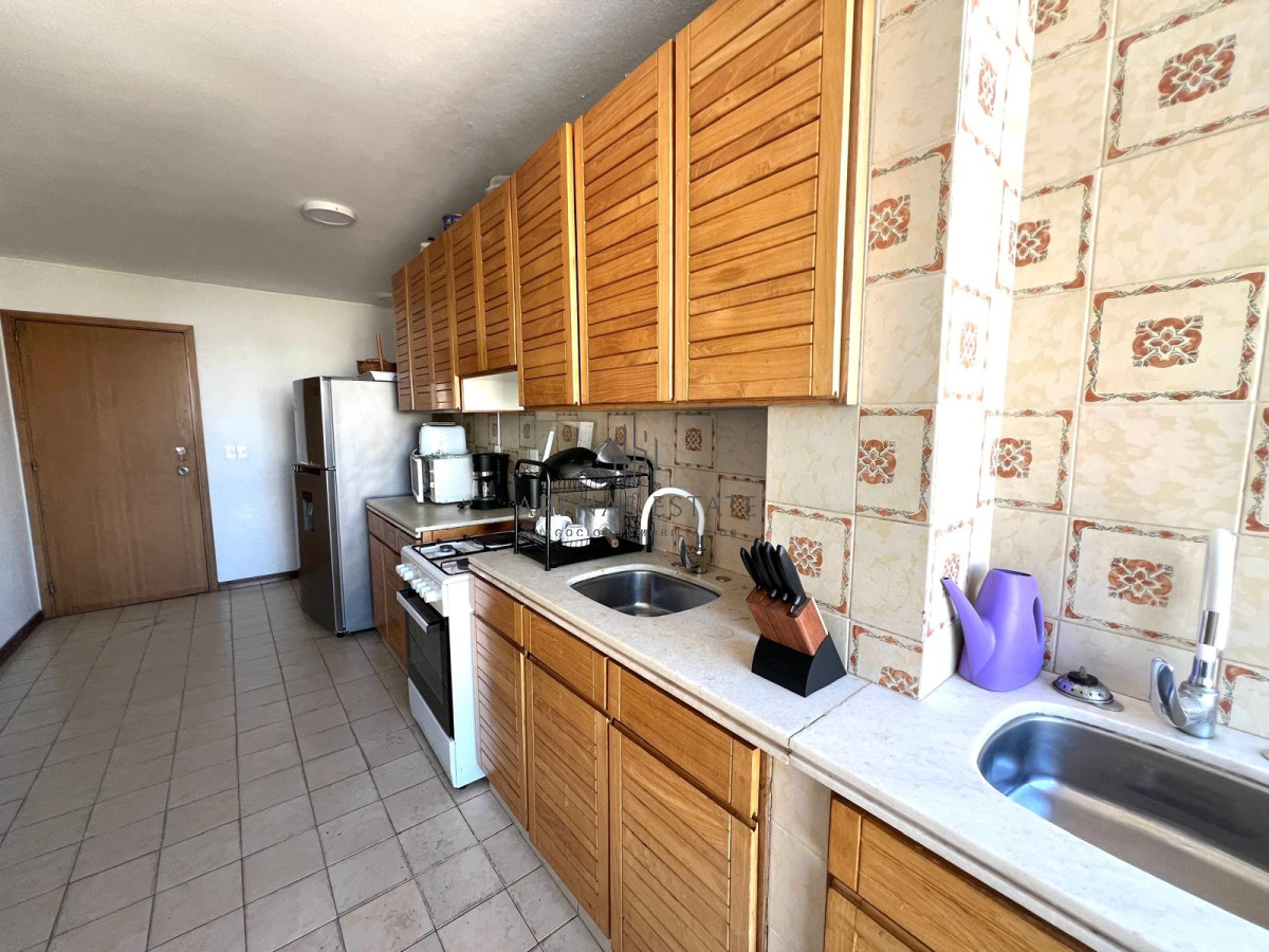 Apartamento ID.3841 - apartamento en venta zona shopping punta, 2 dormitorios y dependencia