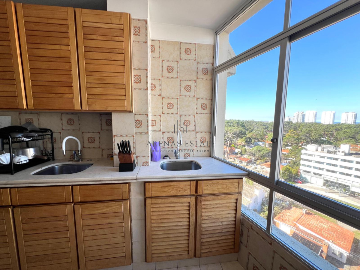 Apartamento ID.3841 - apartamento en venta zona shopping punta, 2 dormitorios y dependencia