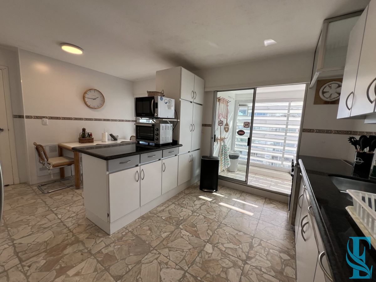 Apartamento ID.645 - Retasado. Espectacular apartamento en venta en primera linea mansa
