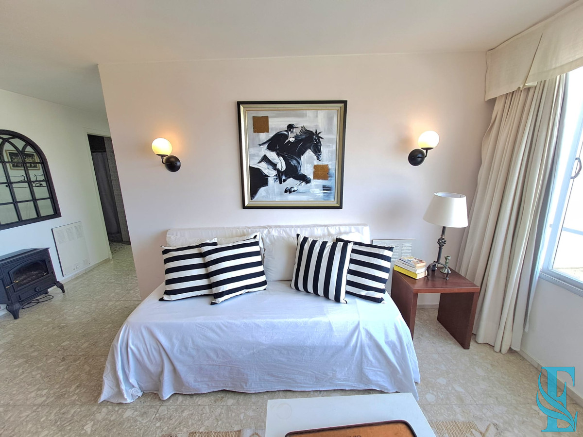Apartamento ID.661 - Venta. Península, 1 dormitorio y medio garaje.