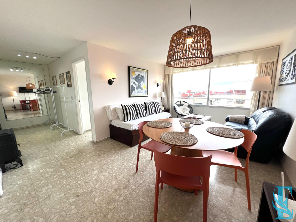 Apartamento ID.661 - Venta. Península, 1 dormitorio y medio garaje.