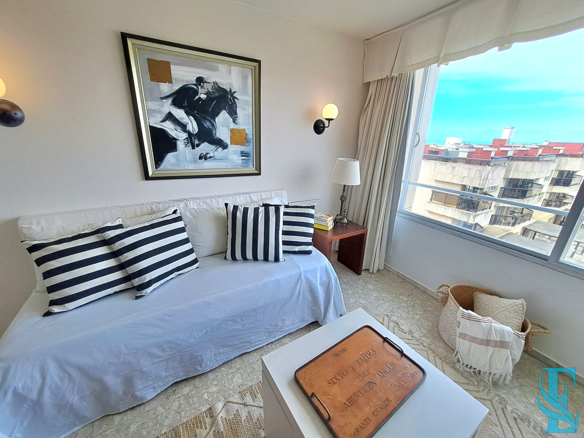 Apartamento ID.661 - Venta. Península, 1 dormitorio y medio garaje.