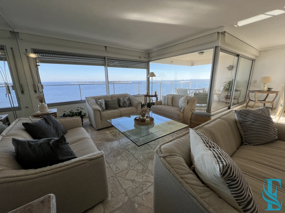 Apartamento ID.645 - Retasado. Espectacular apartamento en venta en primera linea mansa
