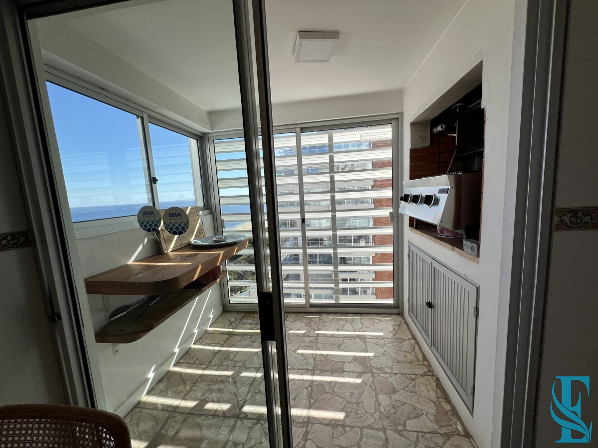 Apartamento ID.645 - Retasado. Espectacular apartamento en venta en primera linea mansa