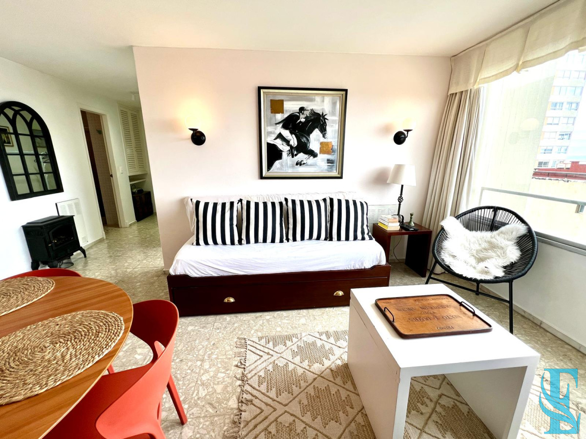 Apartamento ID.661 - Venta. Península, 1 dormitorio y medio garaje.
