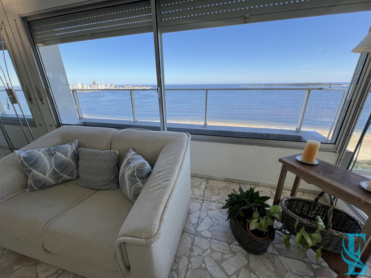Apartamento ID.645 - Retasado. Espectacular apartamento en venta en primera linea mansa