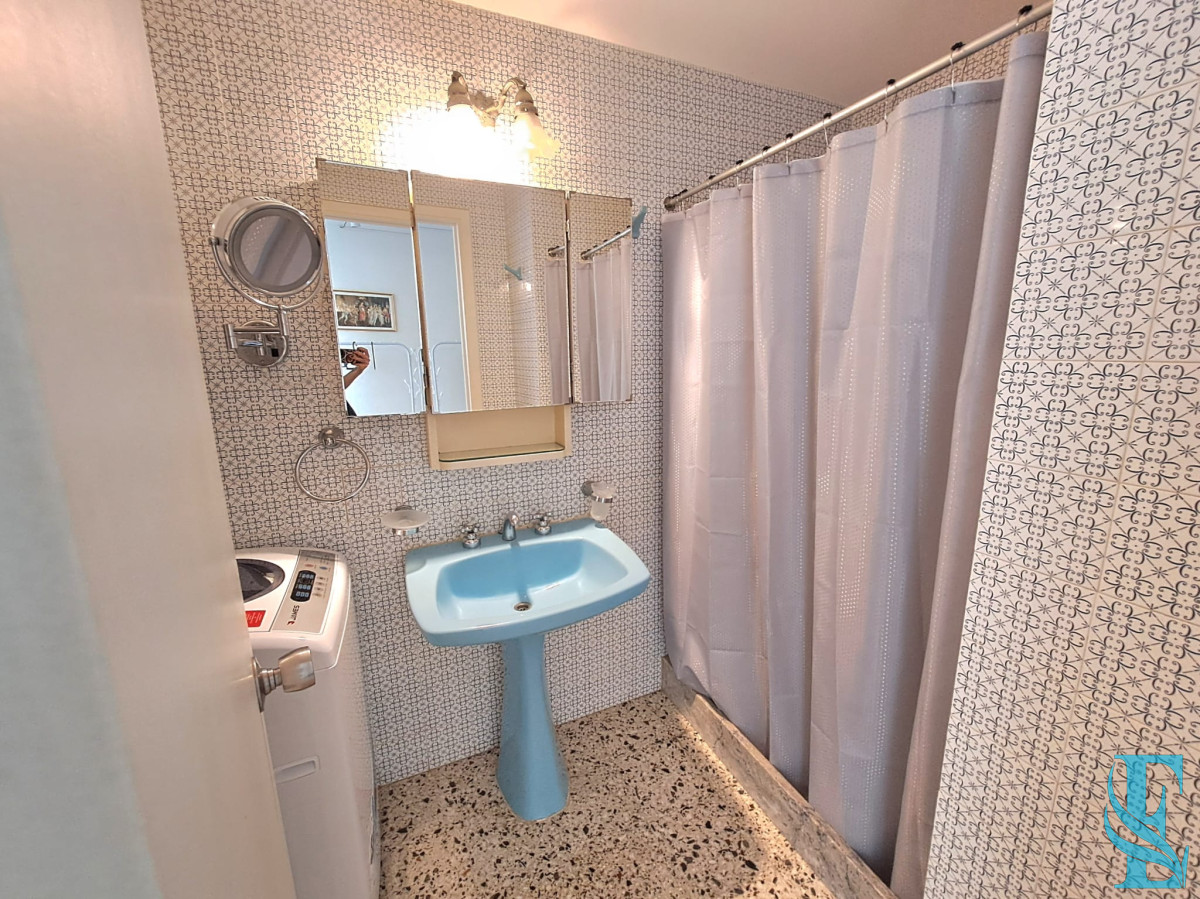 Apartamento ID.661 - Venta. Península, 1 dormitorio y medio garaje.