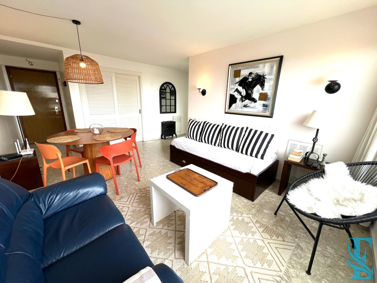 Apartamento ID.661 - Venta. Península, 1 dormitorio y medio garaje.