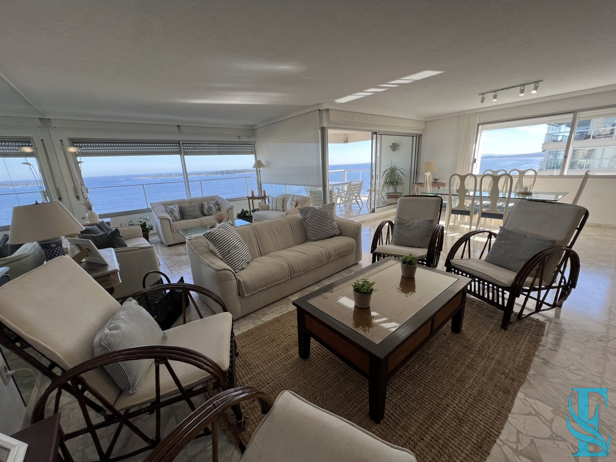 Apartamento ID.645 - Retasado. Espectacular apartamento en venta en primera linea mansa