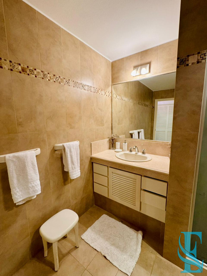 Apartamento ID.645 - Retasado. Espectacular apartamento en venta en primera linea mansa