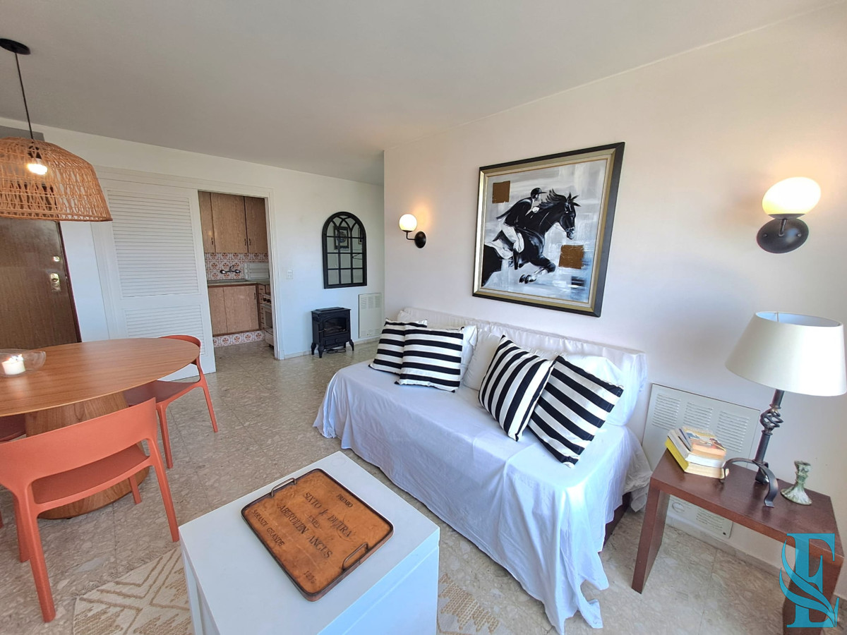 Apartamento ID.661 - Venta. Península, 1 dormitorio y medio garaje.