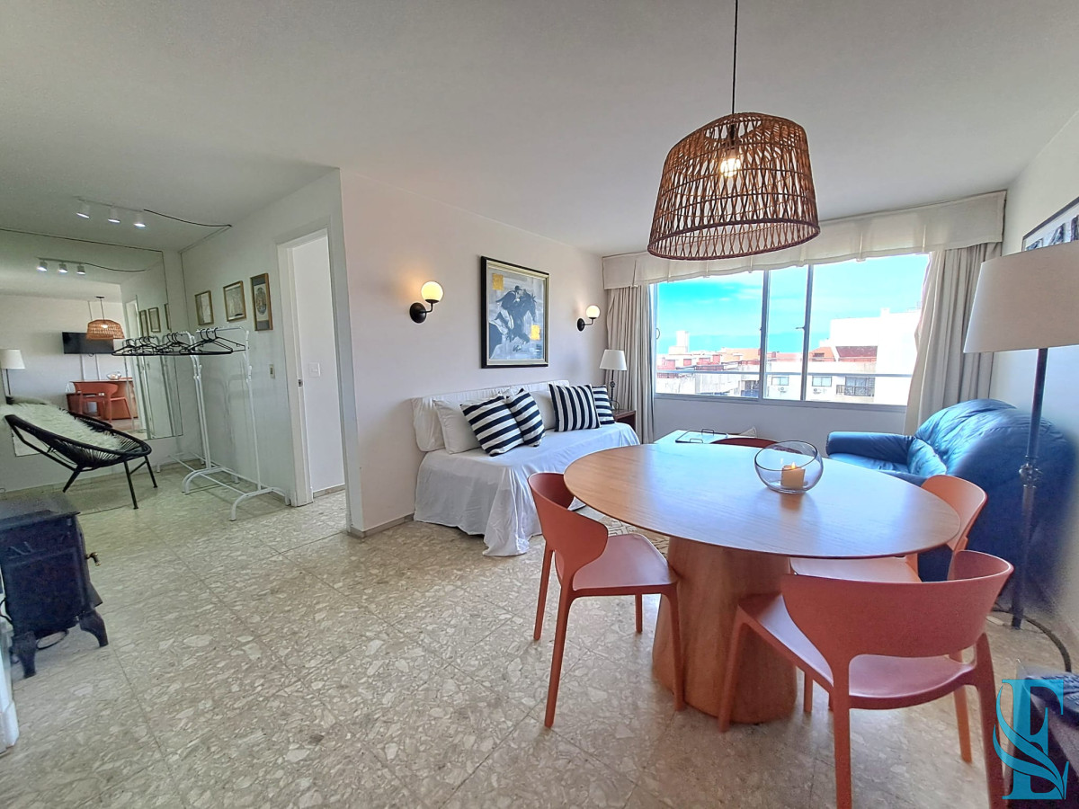 Apartamento ID.661 - Venta. Península, 1 dormitorio y medio garaje.