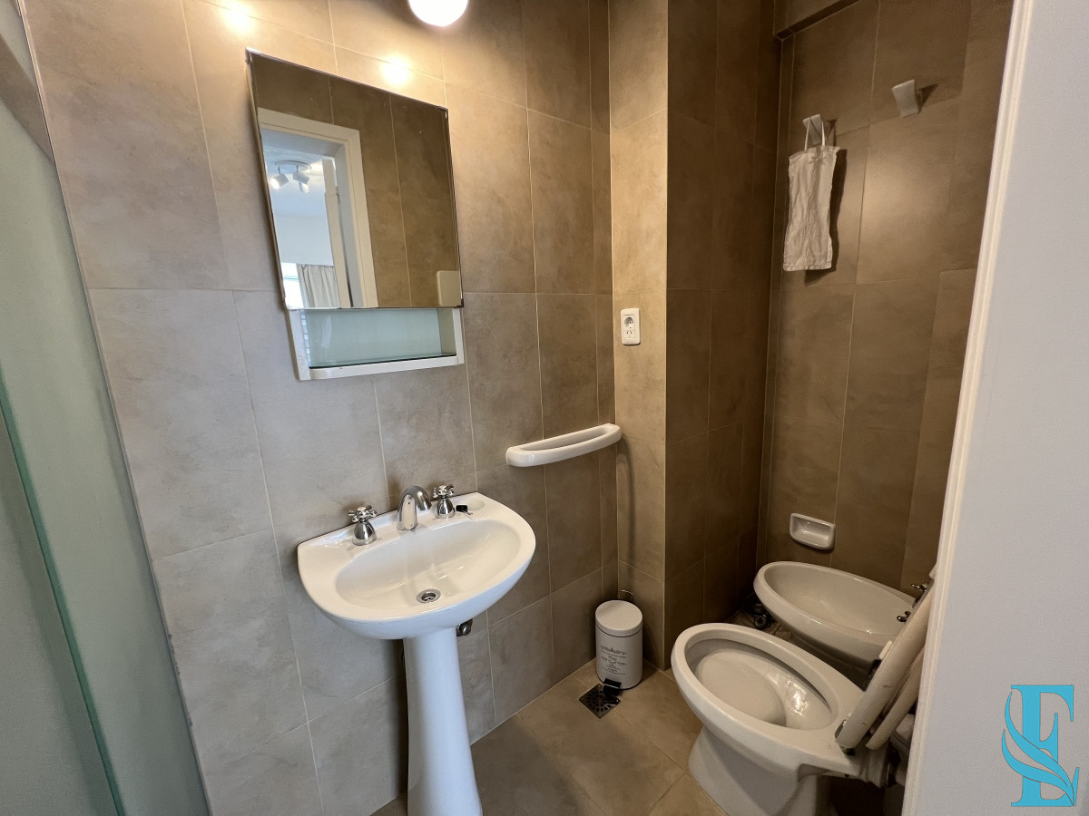 Apartamento ID.645 - Retasado. Espectacular apartamento en venta en primera linea mansa