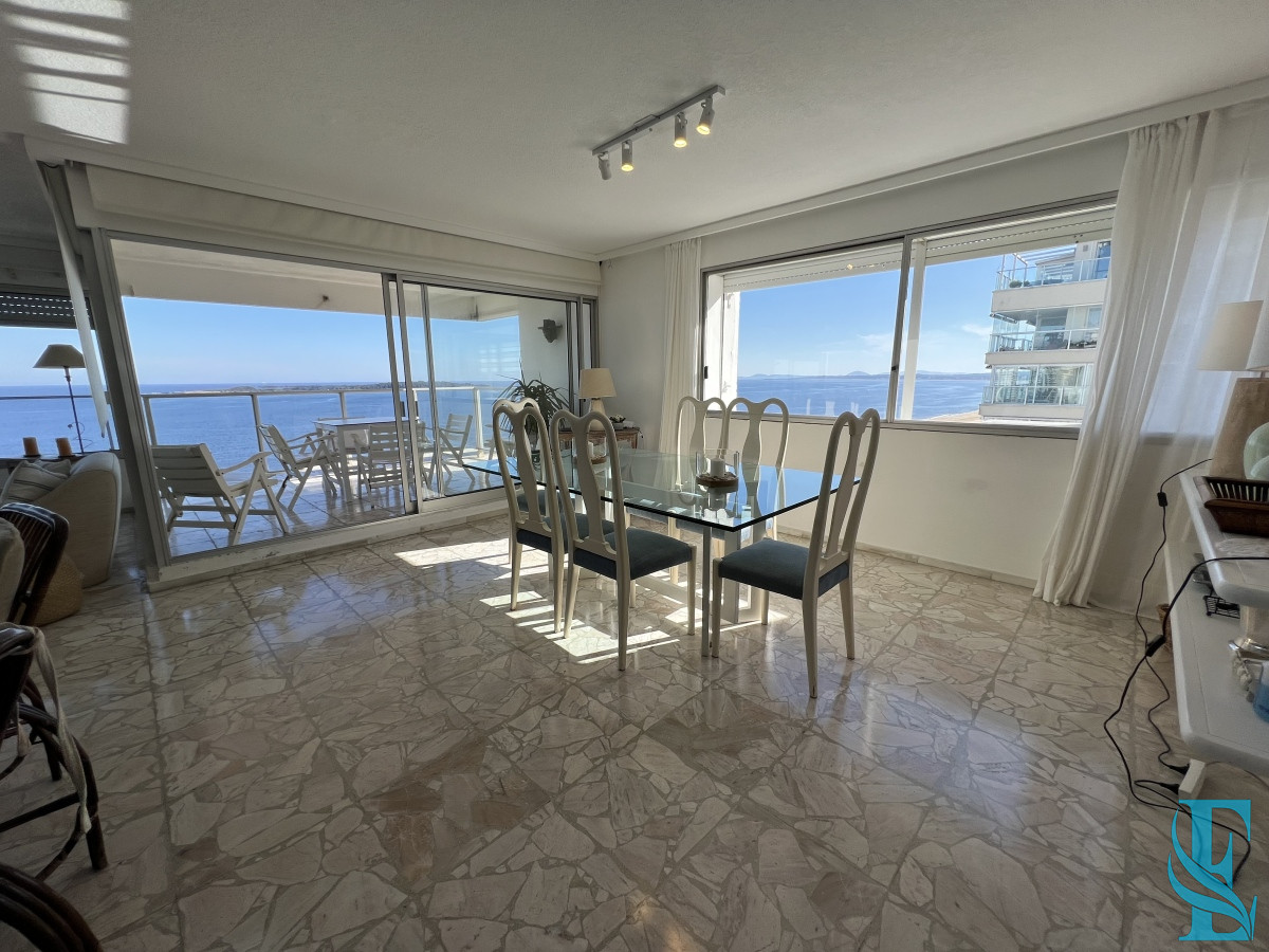 Apartamento ID.645 - Retasado. Espectacular apartamento en venta en primera linea mansa