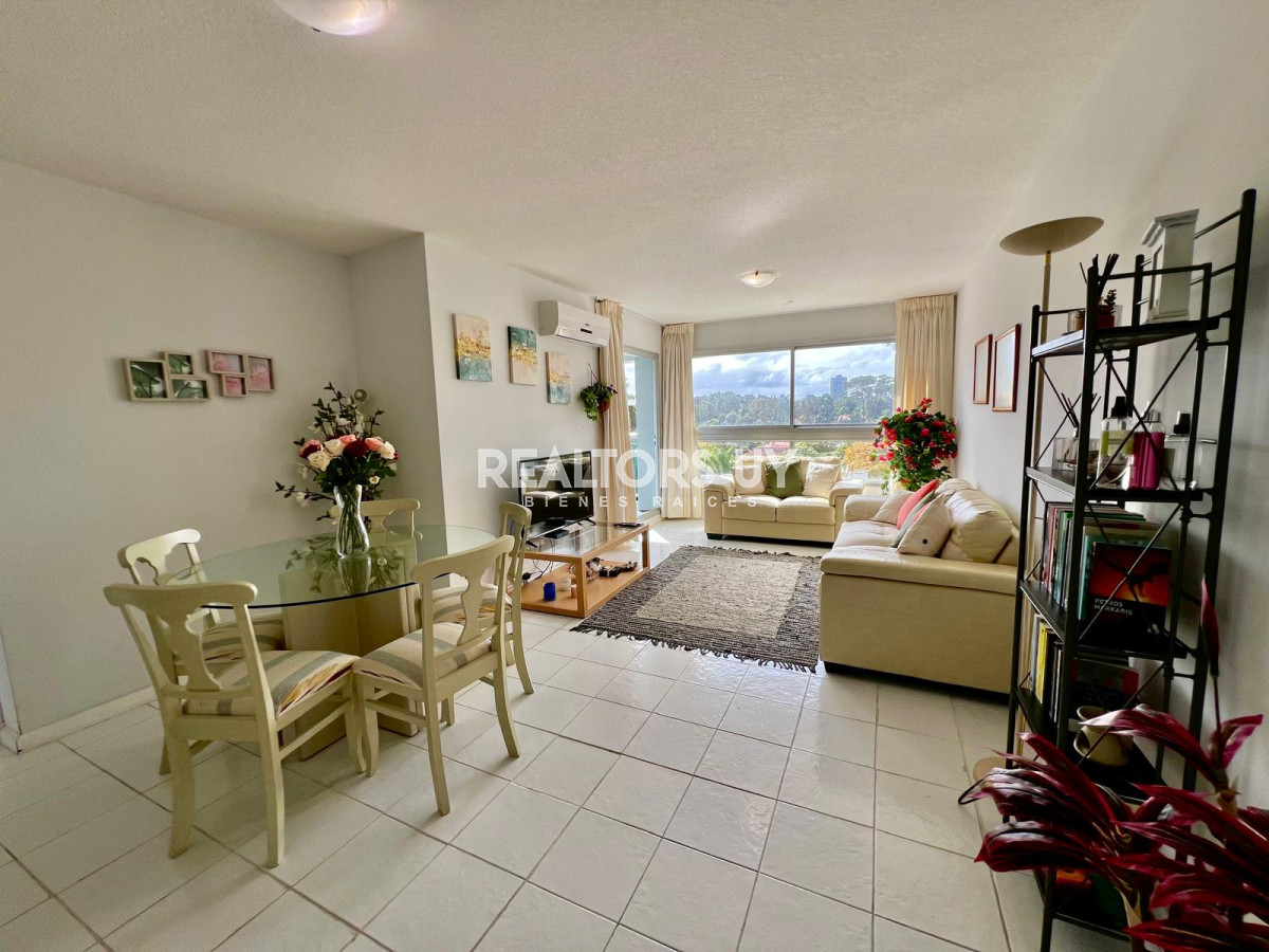 Apto en venta de 2 dormitorios, 2 baños, 1 en suite Mansa Pda. 8 - RLT512A
