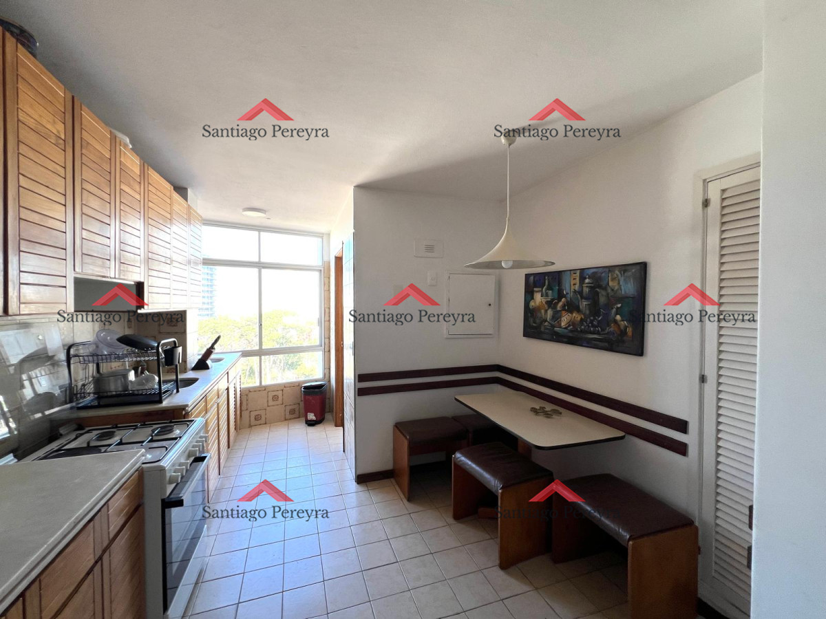 Apartamento ID.16631 - apartamento en venta zona shopping punta, 2 dormitorios y dependencia