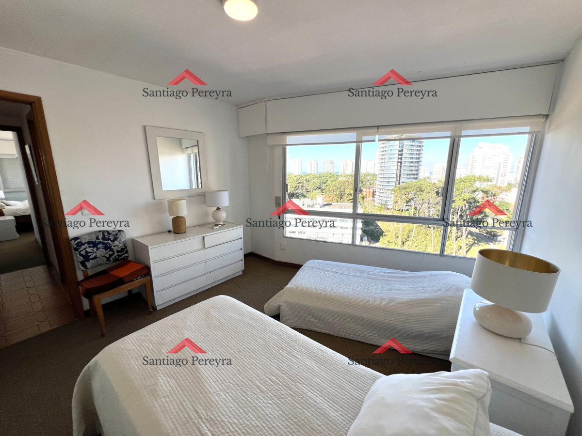 Apartamento ID.16631 - apartamento en venta zona shopping punta, 2 dormitorios y dependencia