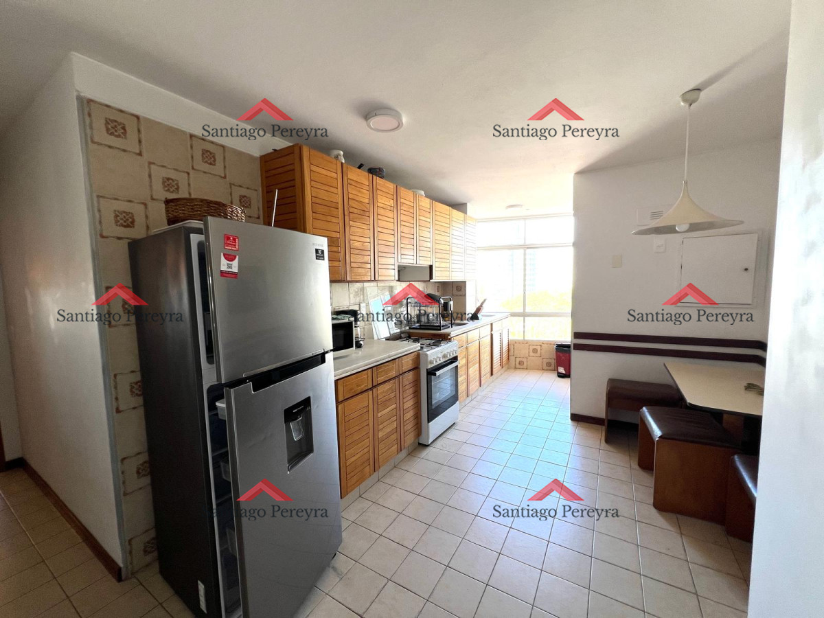Apartamento ID.16631 - apartamento en venta zona shopping punta, 2 dormitorios y dependencia