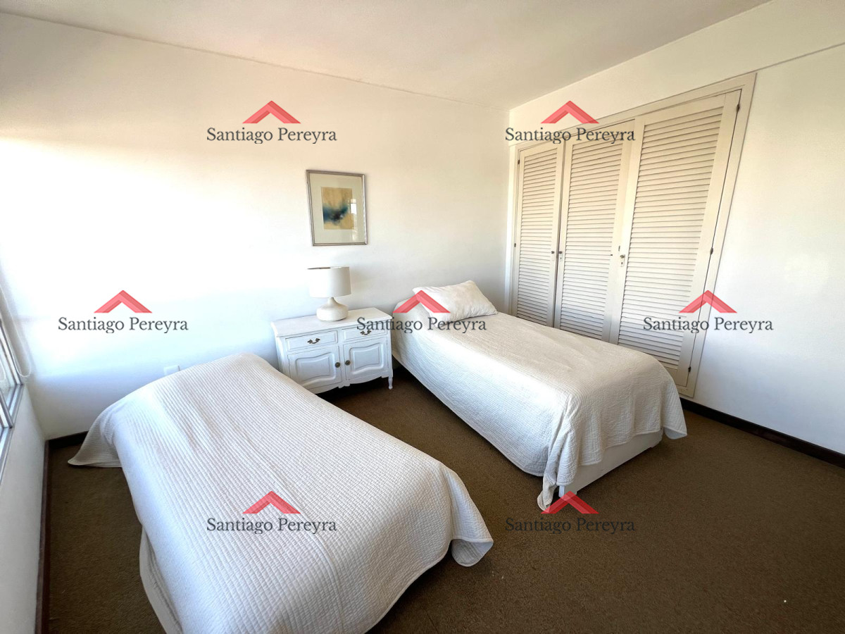 Apartamento ID.16631 - apartamento en venta zona shopping punta, 2 dormitorios y dependencia