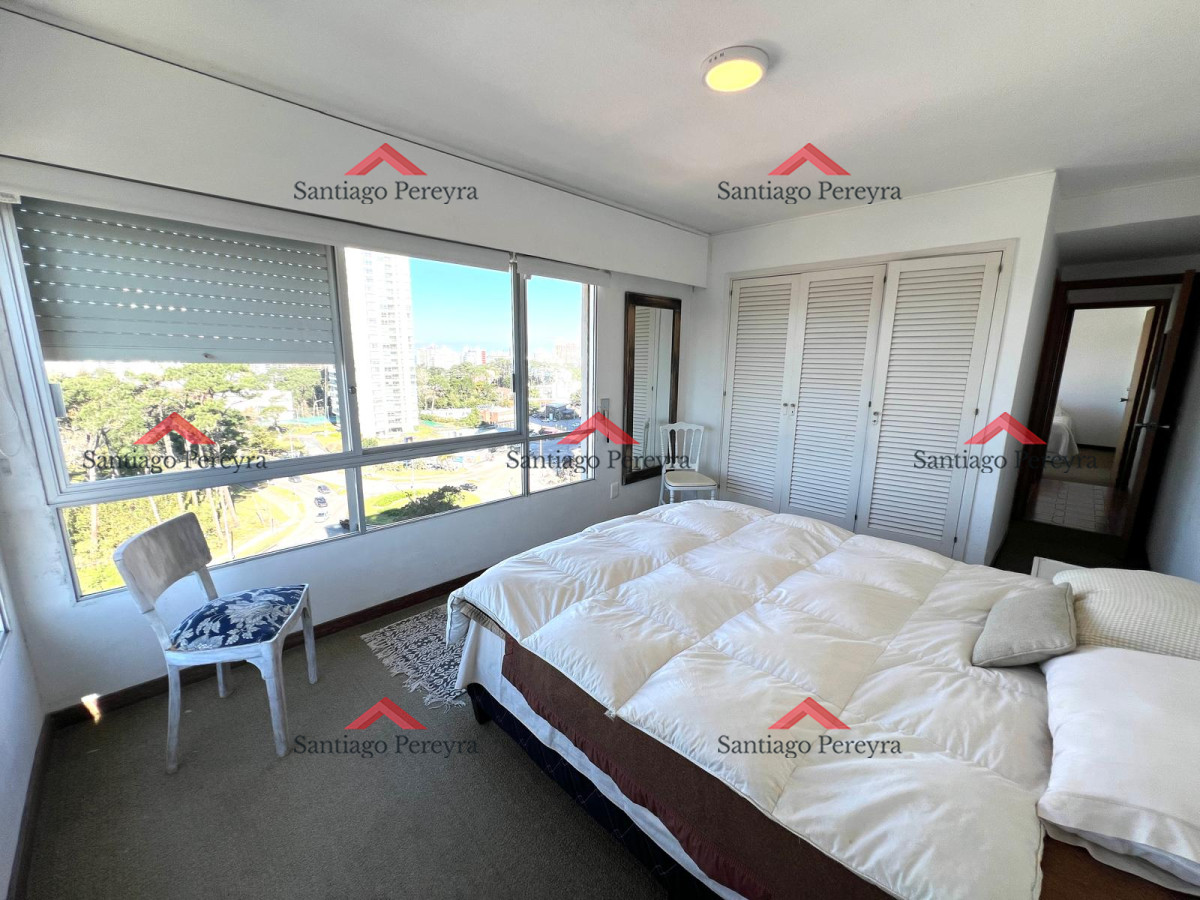 Apartamento ID.16631 - apartamento en venta zona shopping punta, 2 dormitorios y dependencia
