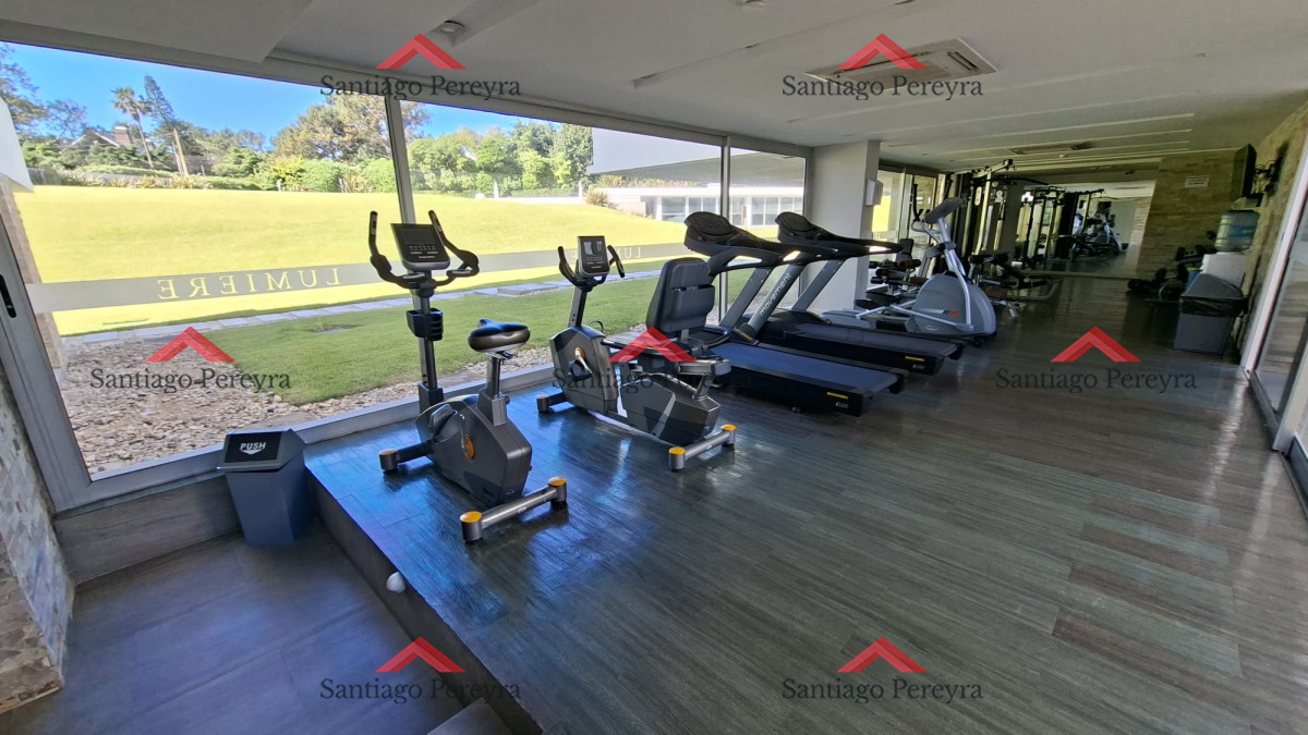 Apartamento ID.16727 - Excepcional plata en primera linea mansa