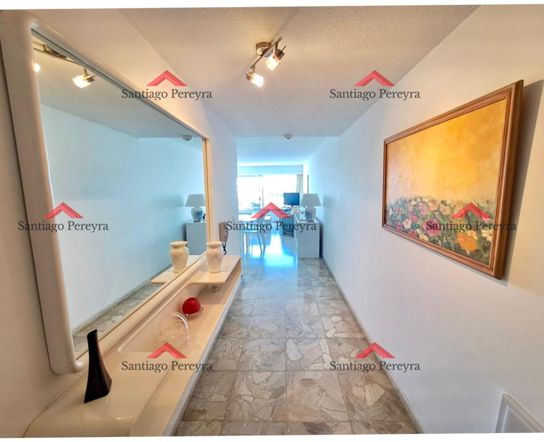 Apartamento ID.16753 - En venta primera linea playa mansa apartamento de 2 dormitorios y medio