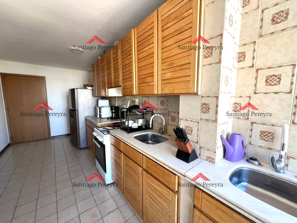 Apartamento ID.16631 - apartamento en venta zona shopping punta, 2 dormitorios y dependencia