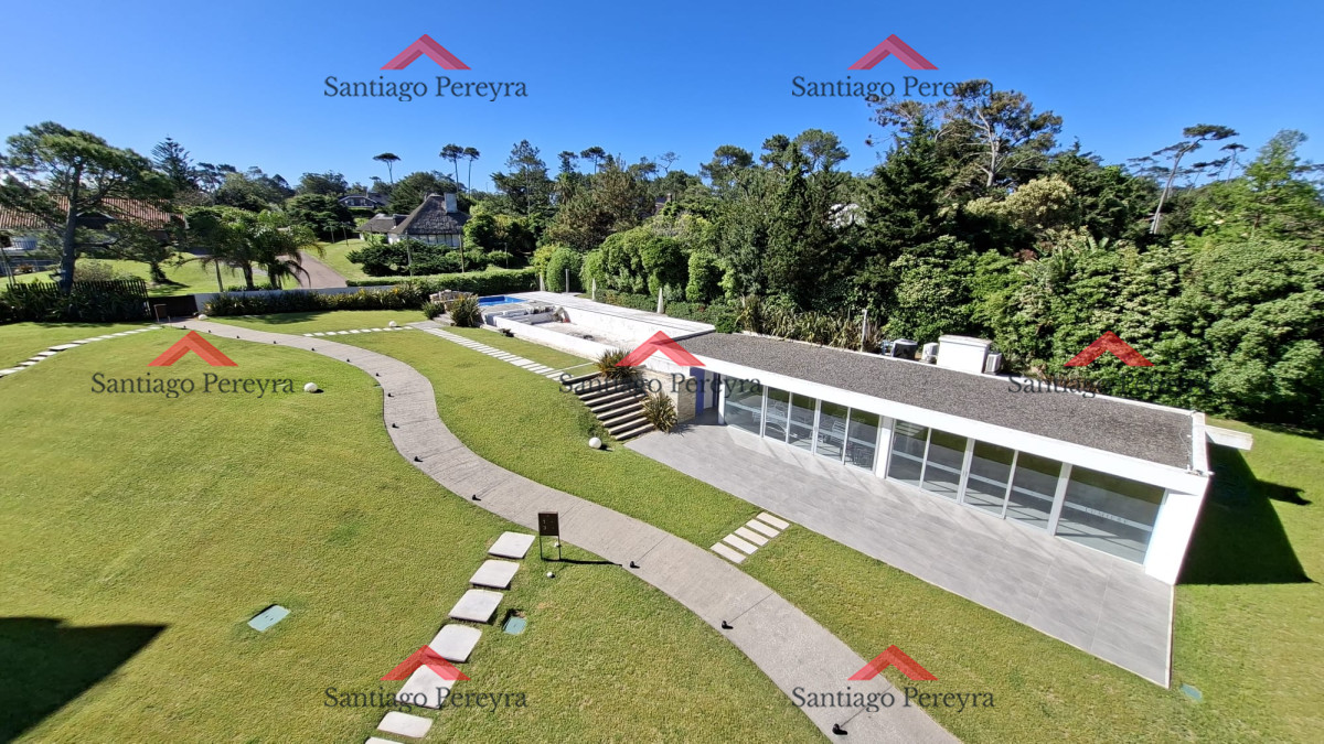 Apartamento ID.16727 - Excepcional plata en primera linea mansa