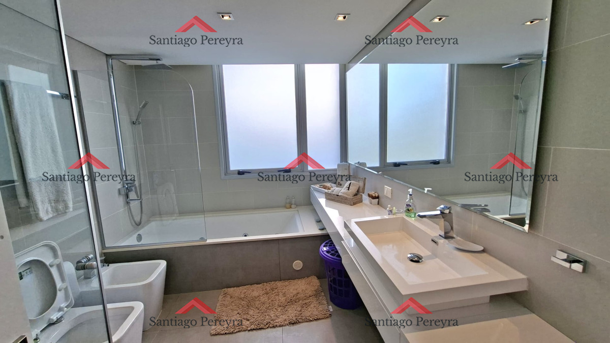 Apartamento ID.16727 - Excepcional plata en primera linea mansa