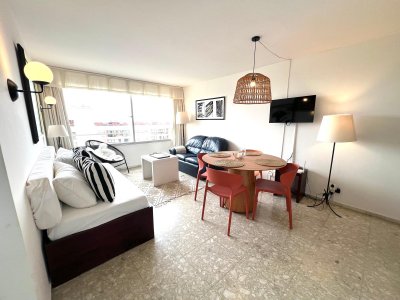 Venta. Península, 1 dormitorio y medio garaje.