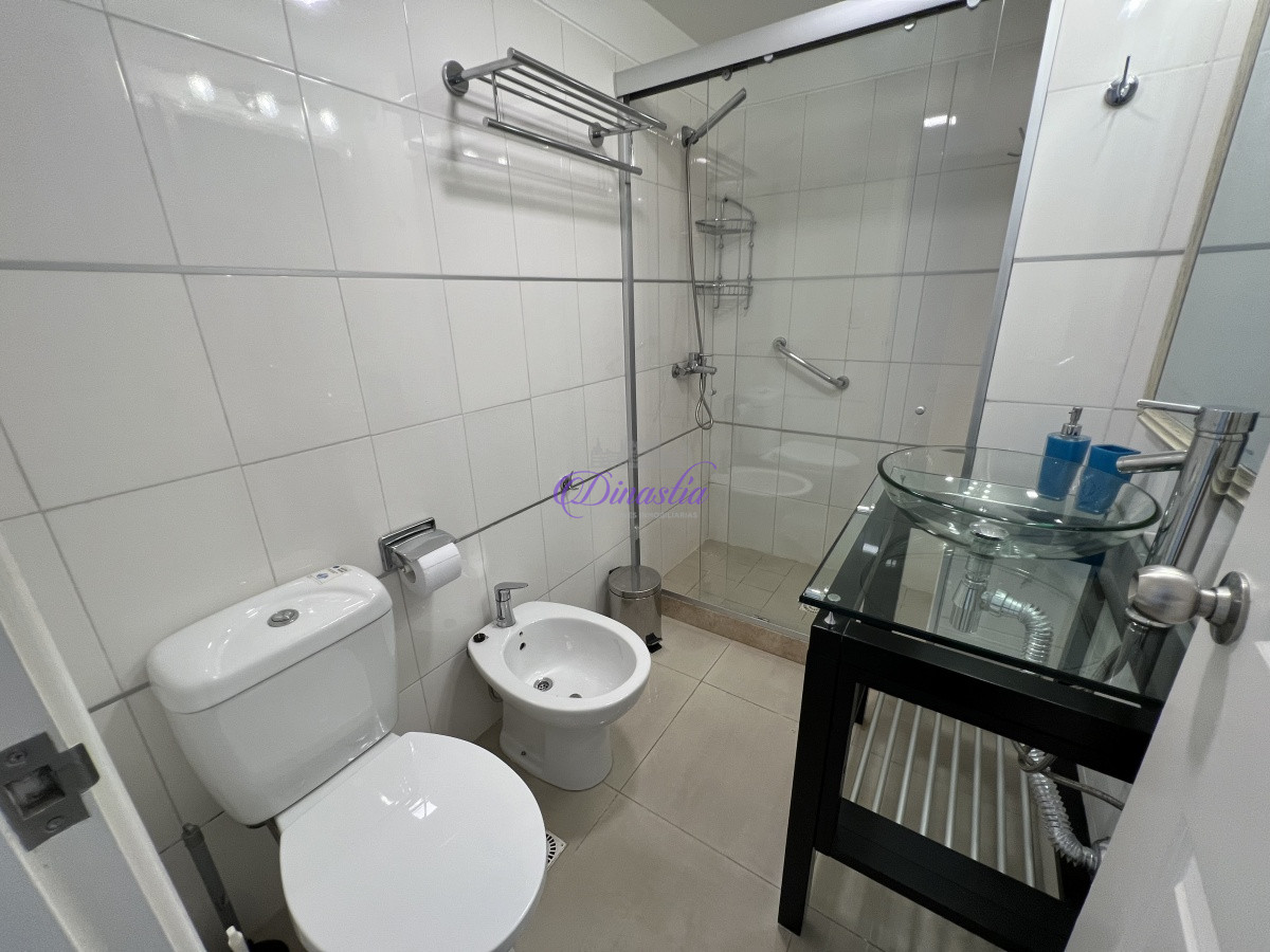 Apartamento ID.242 - Venta apartamento de 1 dormitorio en Playa Mansa, Punta del Este.