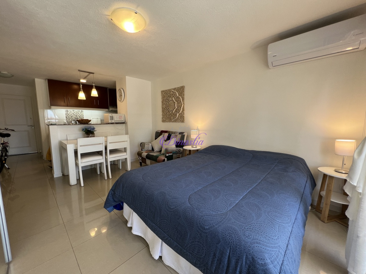 Apartamento ID.242 - Venta apartamento de 1 dormitorio en Playa Mansa, Punta del Este.