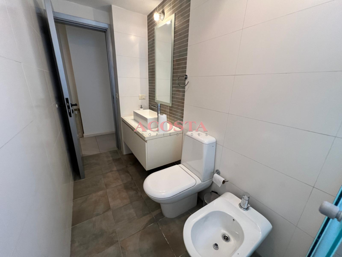 Apartamento ID.293 - Apartamento de 2 dormitorios 2 baños, en venta. Parrillero.