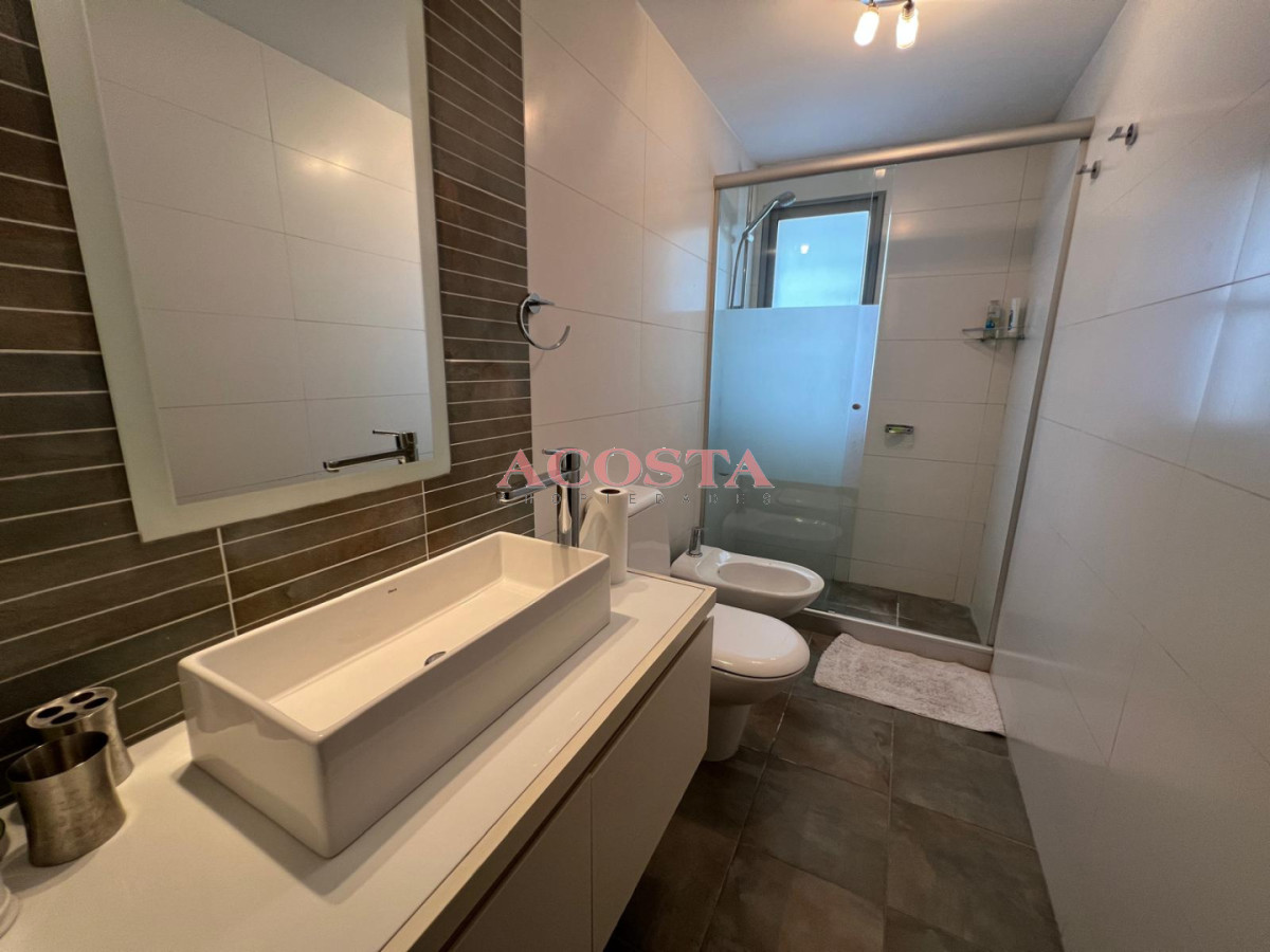 Apartamento ID.293 - Apartamento de 2 dormitorios 2 baños, en venta. Parrillero.