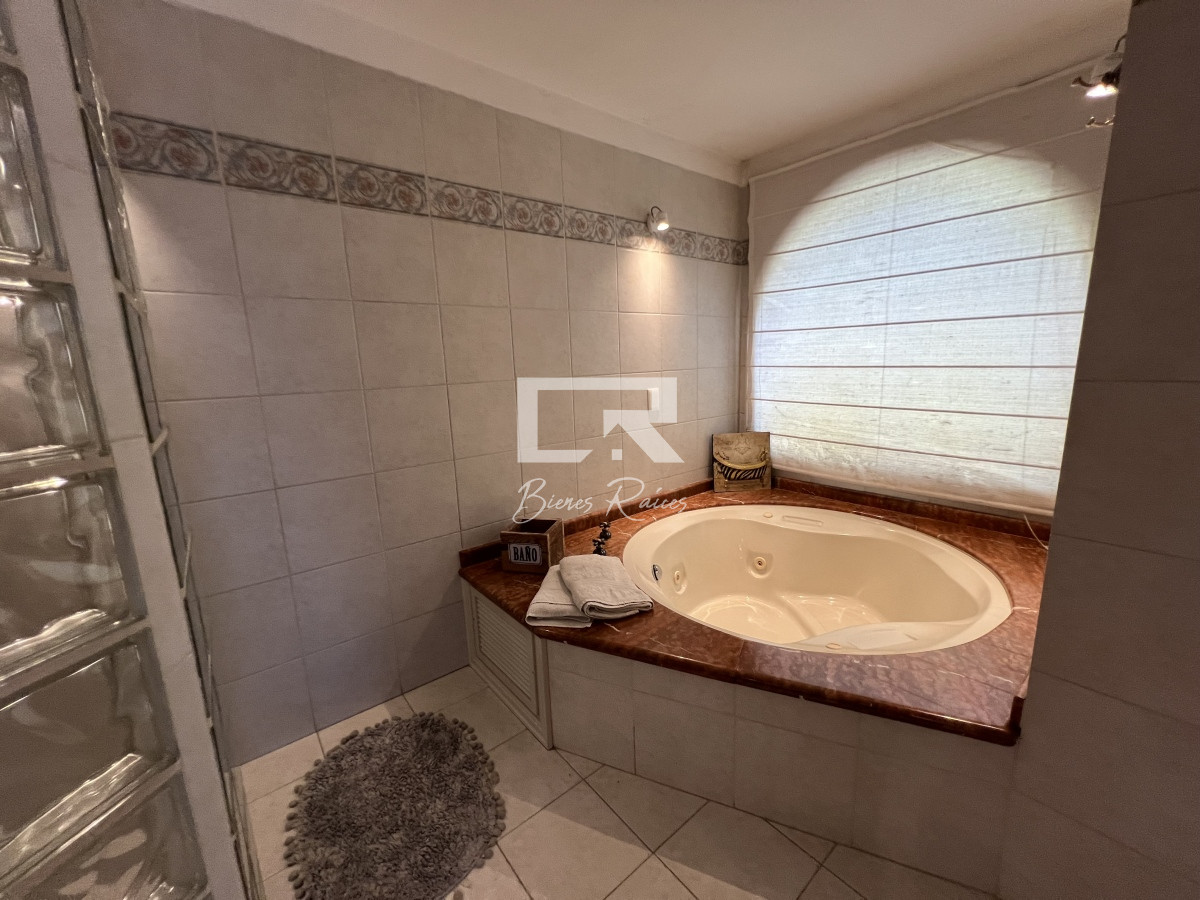 Casa ID.478 - Casa en lugano, 5 dormitorios 4 baños y dependencias de servicios