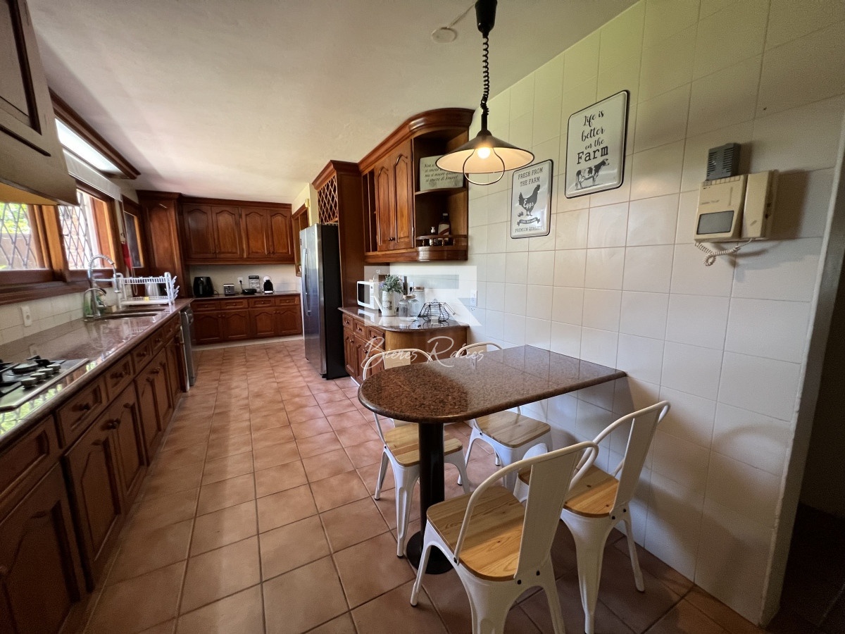 Casa ID.478 - Casa en lugano, 5 dormitorios 4 baños y dependencias de servicios