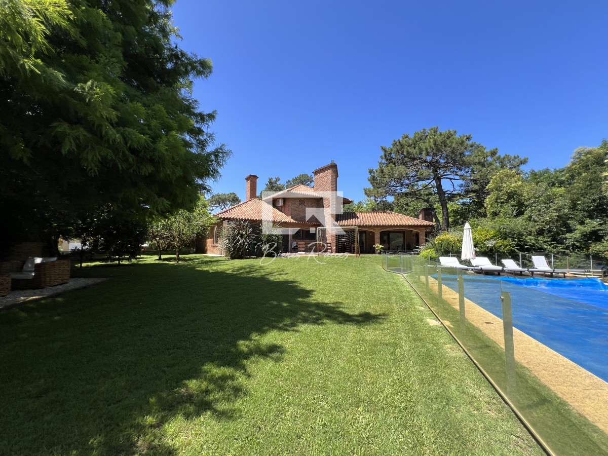Casa ID.478 - Casa en lugano, 5 dormitorios 4 baños y dependencias de servicios