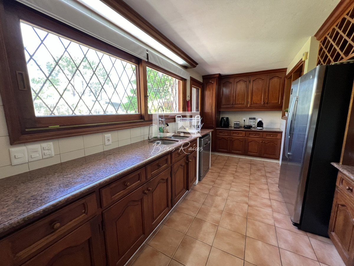 Casa ID.478 - Casa en lugano, 5 dormitorios 4 baños y dependencias de servicios