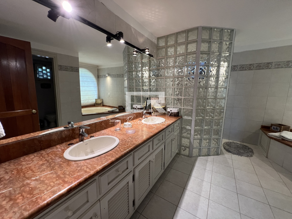Casa ID.478 - Casa en lugano, 5 dormitorios 4 baños y dependencias de servicios