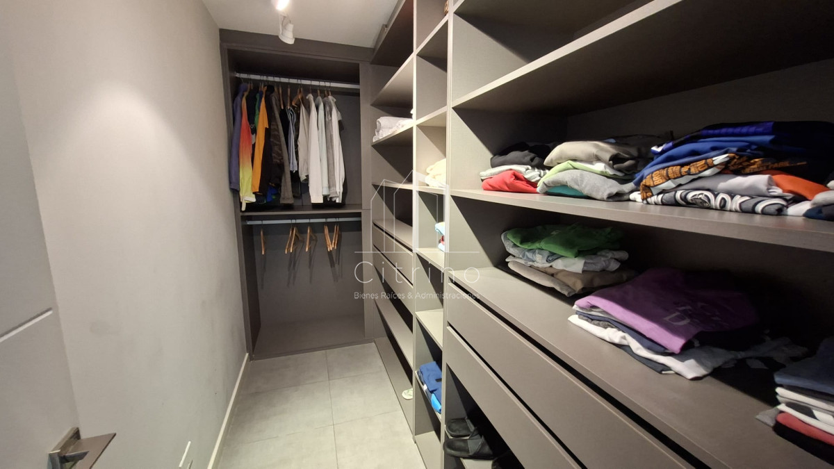 Apartamento ID.2061 - Excepcional plata en primera linea mansa 