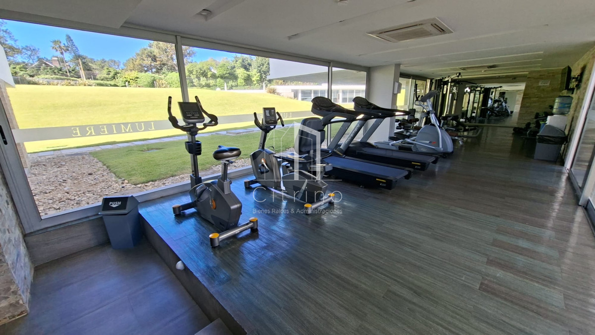 Apartamento ID.2061 - Excepcional plata en primera linea mansa 