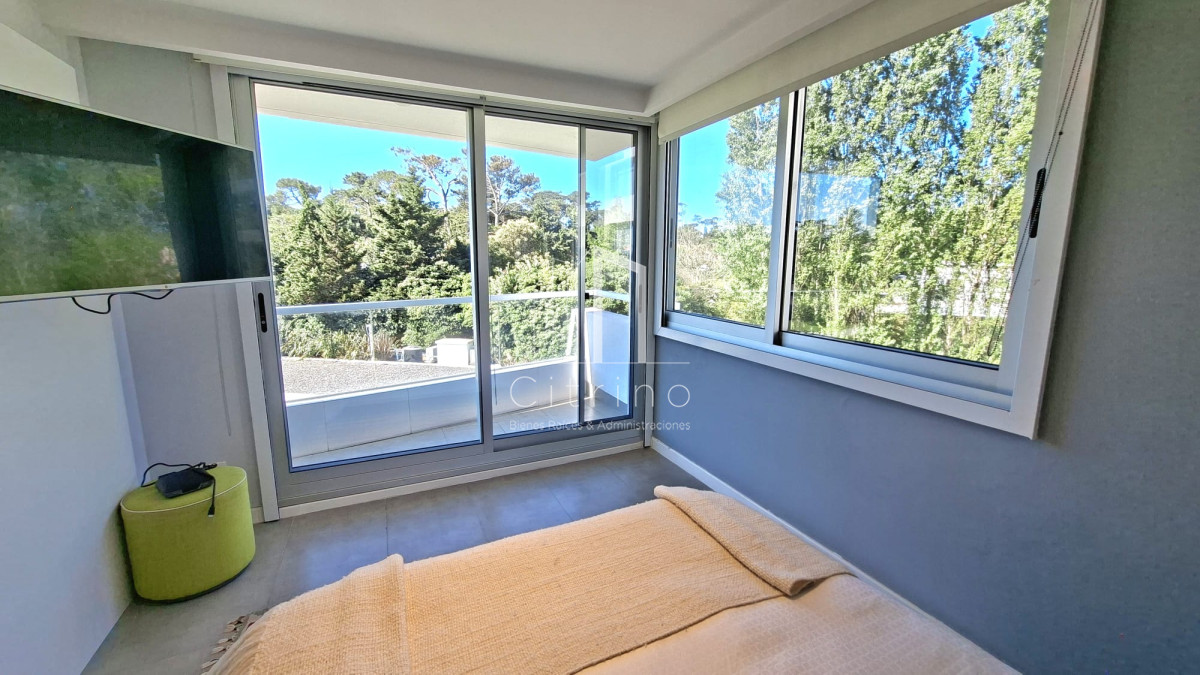 Apartamento ID.2061 - Excepcional plata en primera linea mansa 