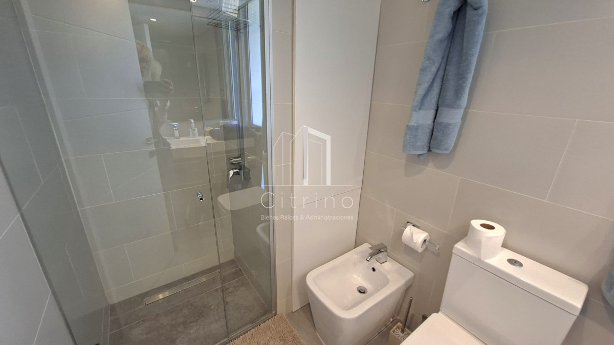 Apartamento ID.2061 - Excepcional plata en primera linea mansa 