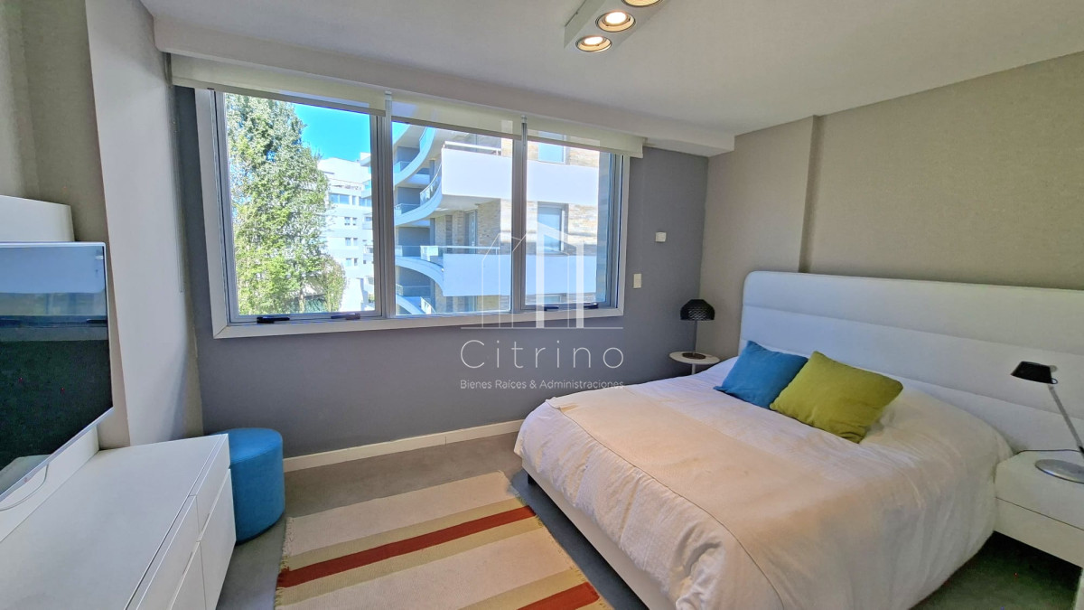 Apartamento ID.2061 - Excepcional plata en primera linea mansa 