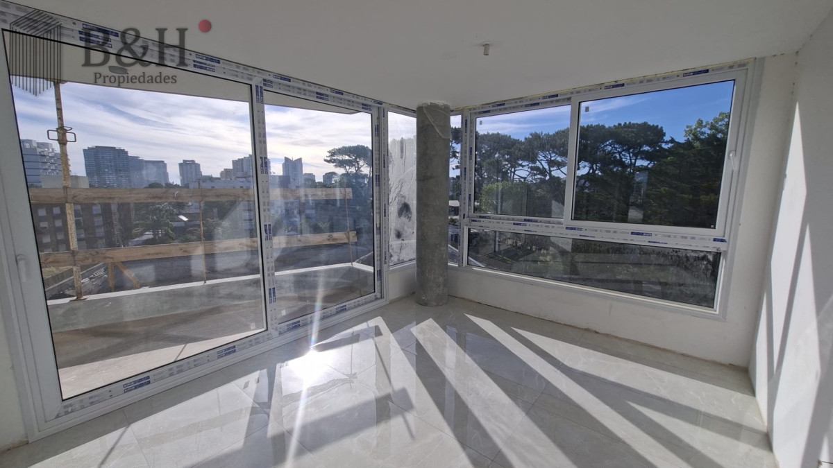 APARTAMENTO A ENTRENAR 3 DORMITORIOS  - BYH6612A