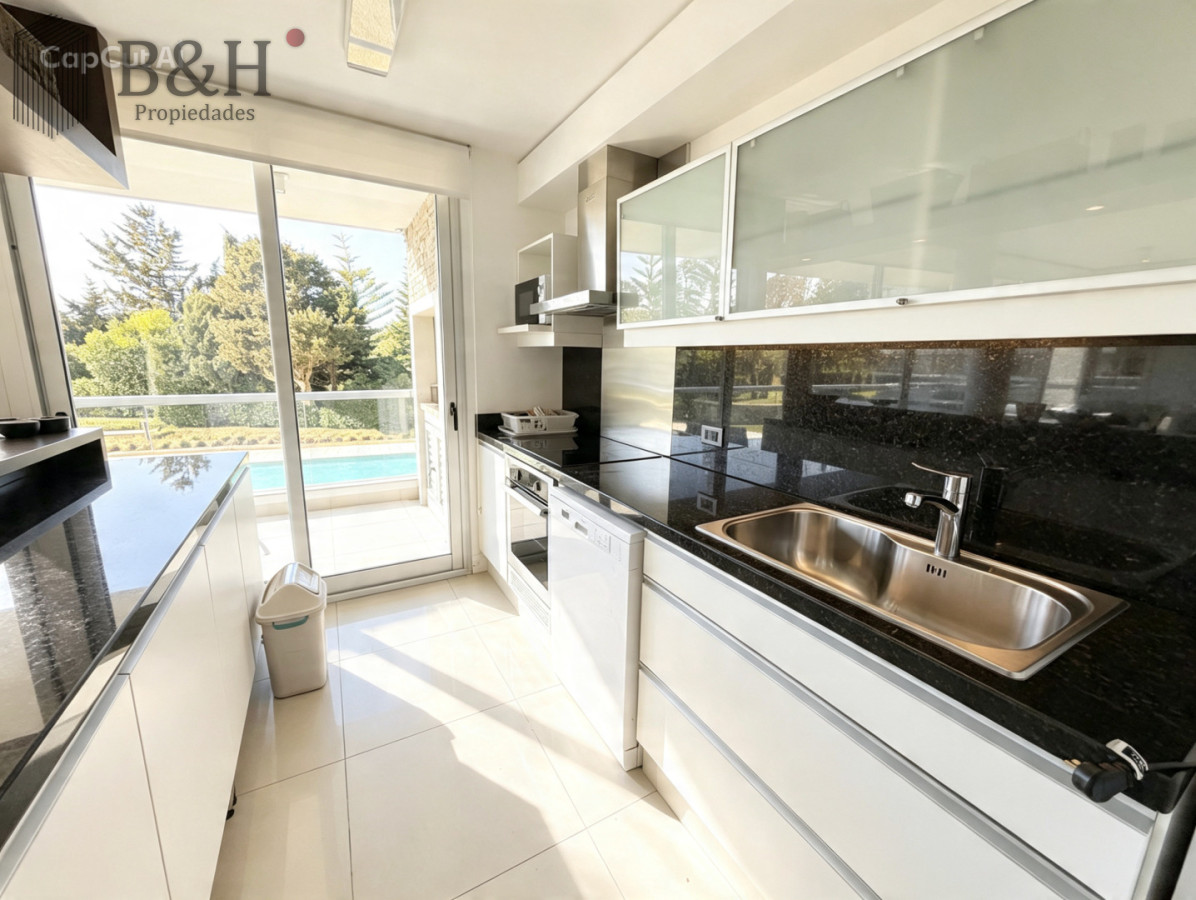 Apartamento ID.7976 - espectacular apartamento de 2 suites, en playa brava