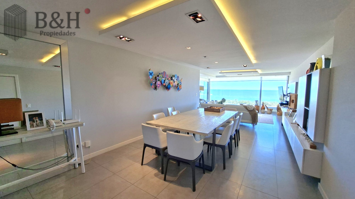 Apartamento ID.5969 - Excepcional plata en primera linea mansa 