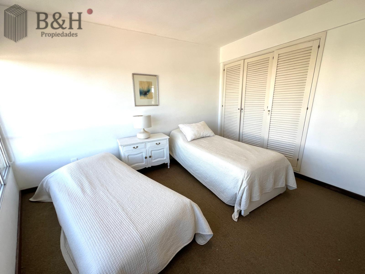 Apartamento ID.5385 - apartamento en venta zona shopping punta, 2 dormitorios y dependencia