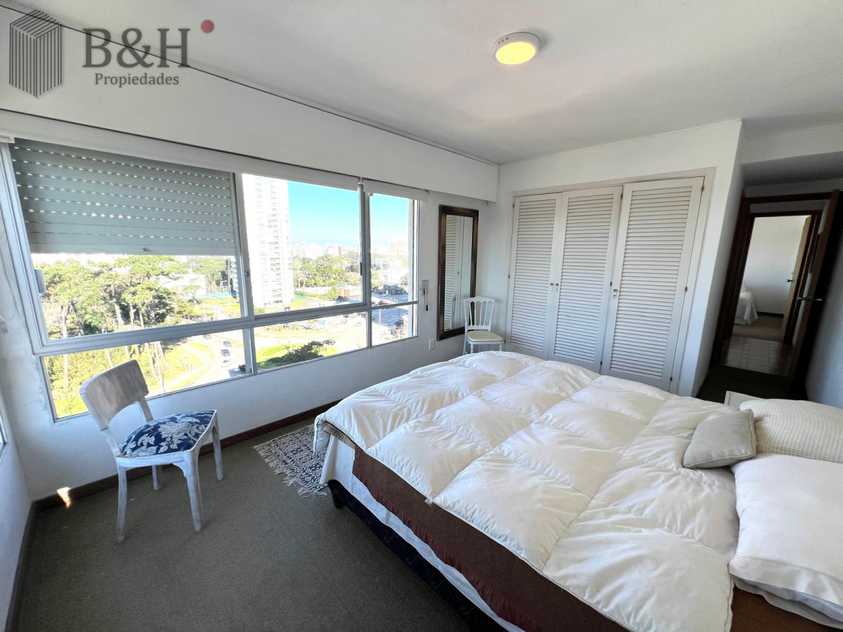 Apartamento ID.5385 - apartamento en venta zona shopping punta, 2 dormitorios y dependencia